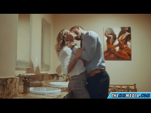 ❤️ Ke hoʻowalewale ʻia ʻoe e kahi blonde busty i kahi lumi hoʻomaha ākea ☑ ʻO ka wahine ma haw.xxxner.ru ❌